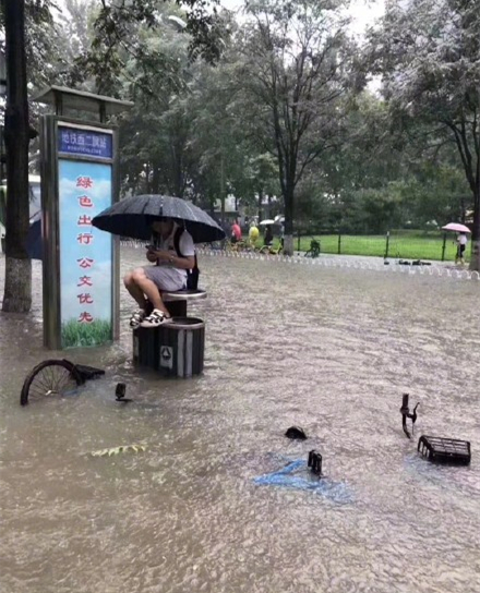 门被水泡了怎么办